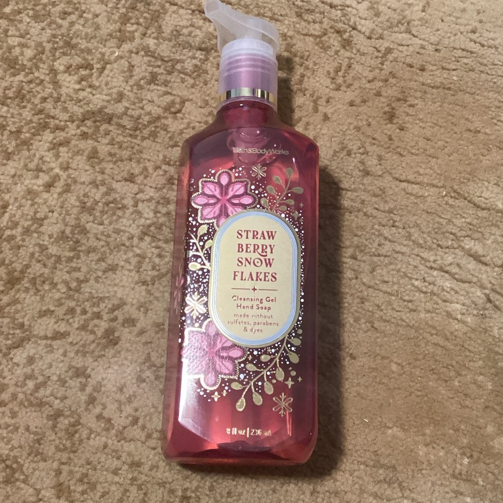 Bath & Body Works Strawberry Snowflakes Hand Soap - Pink